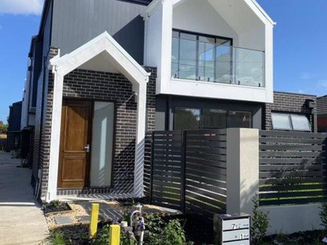 Townhouse for sale in Camerons Creek, Victoria
