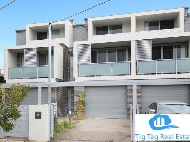 Townhouse for rent in Sydney, New South Wales