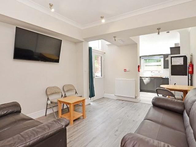 Room for rent in Lowfield, South Yorkshire