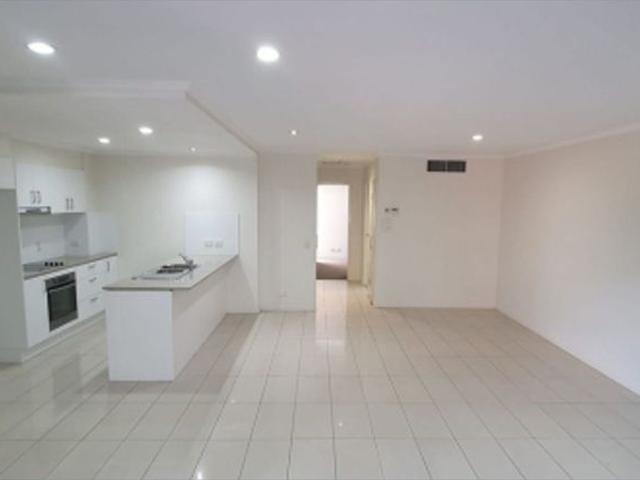 Apartment for rent in Holland Park West, Greater Brisbane