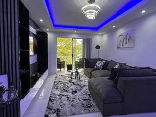 Apartment for rent in Queensburgh, Kwazulu-natal