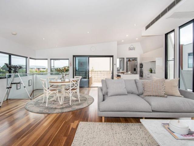 Townhouse for rent in Safety Beach, Melbourne