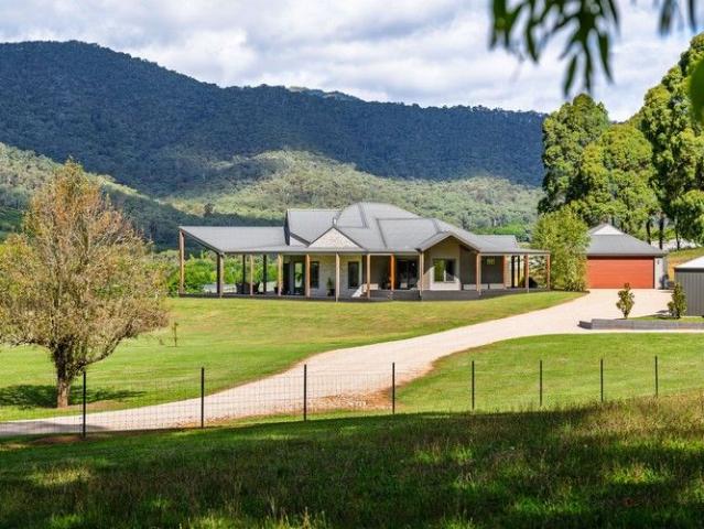 Cottage for sale in Wandiligong, Victoria