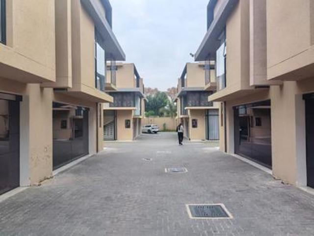 Townhouse for rent in Vosloorus, Gauteng