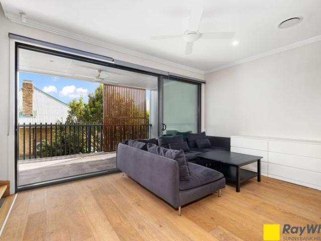 Townhouse for rent in Toombul, Queensland