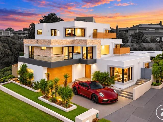 House for sale in Waverley Park Estate, Melbourne