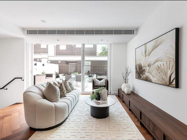 Townhouse for rent in Upper North Shore, Sydney
