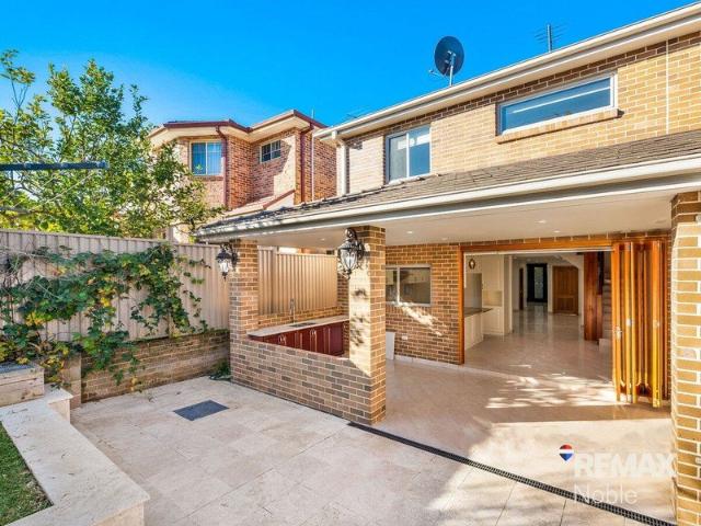 Duplex for rent in Sydney, New South Wales