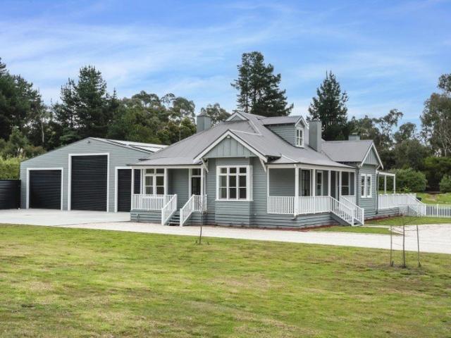 Cottage for sale in Camerons Creek, Victoria