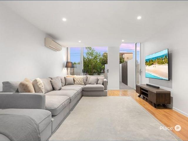 Townhouse for rent in Toombul, Queensland