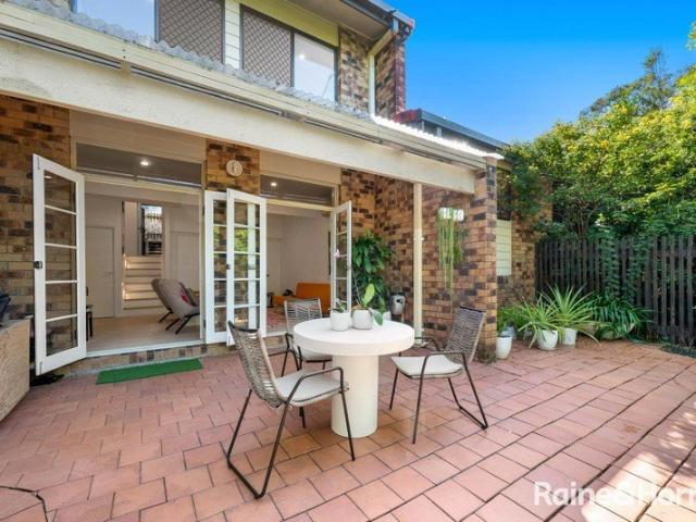 Townhouse for rent in Toombul, Queensland