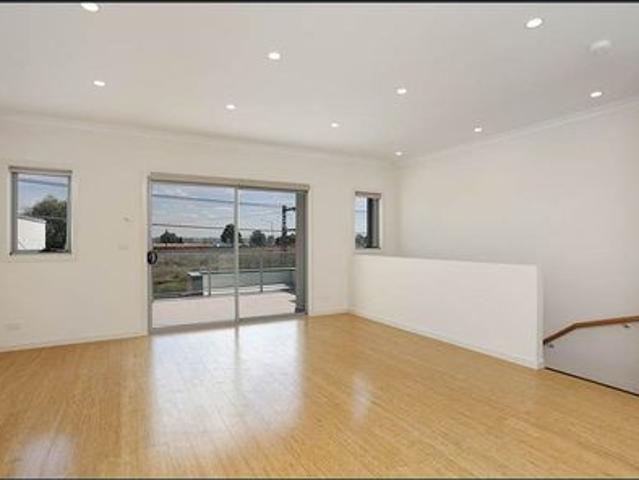 Townhouse for rent in Camerons Creek, Victoria