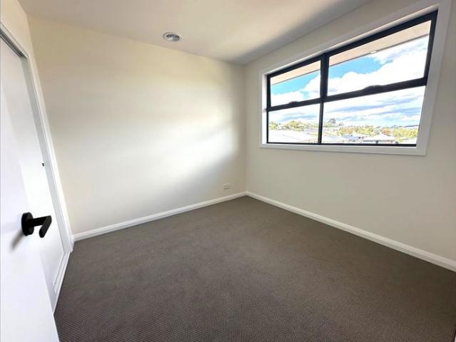 Townhouse for rent in Drouin, Victoria
