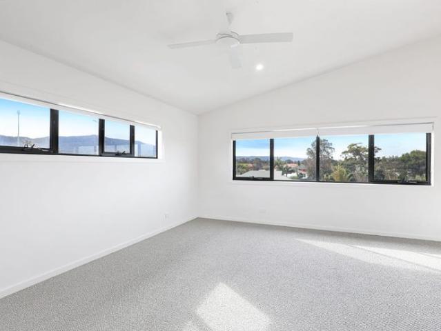 Townhouse for rent in Fairy Meadow, Wollongong City Council