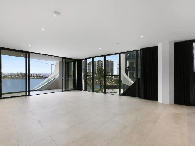 Apartment for rent in Mermaid Waters, Gold Coast City