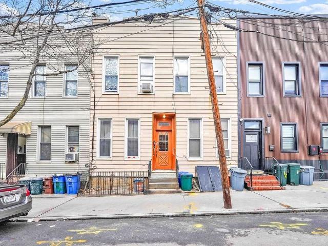 Detached House for sale in Queens, Arverne