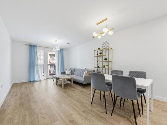 Apartment for rent in Silvertown, Greater London