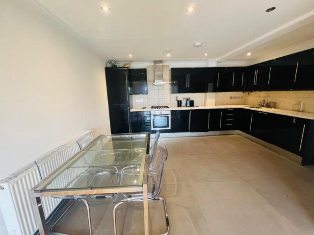 Apartment for rent in Mile End, Greater London