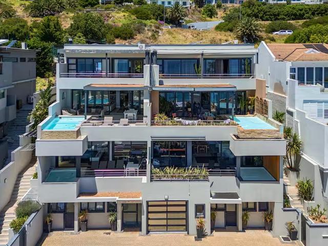 Apartment for rent in Camps Bay, Cape Town
