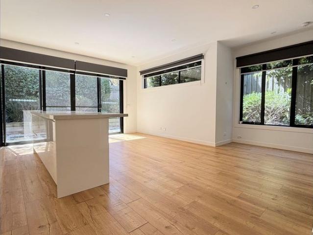 Townhouse for rent in Bentleigh East, Melbourne