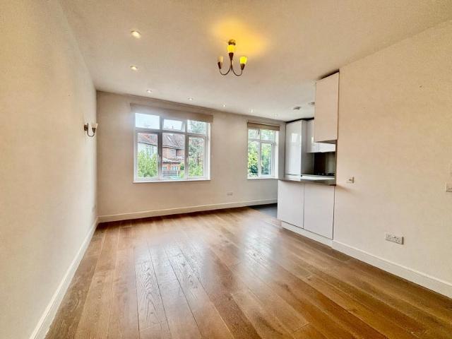 Apartment for rent in Temple Fortune, Greater London