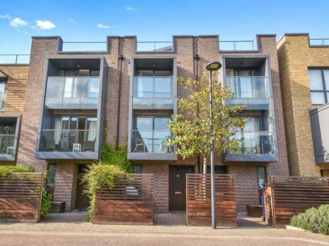 House for rent in London Borough of Ealing, Greater London