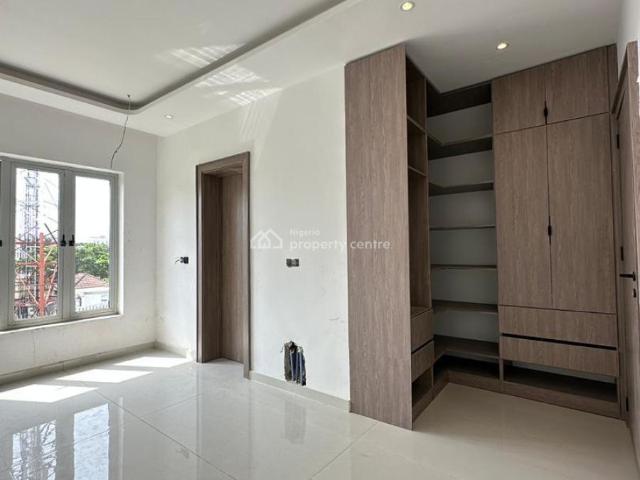 Flat for sale in Eti Osa, Lagos