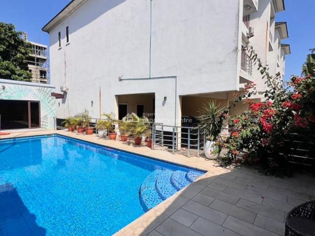 Detached house for rent in Victoria Island , Lagos