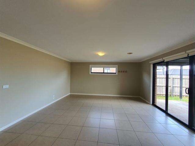 House for rent in Toolern Waters, Melbourne