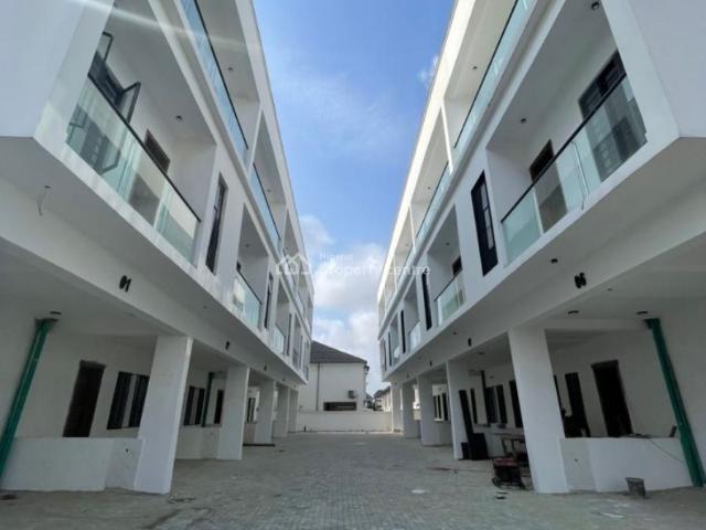 Detached house for sale in Eti Osa, Lagos