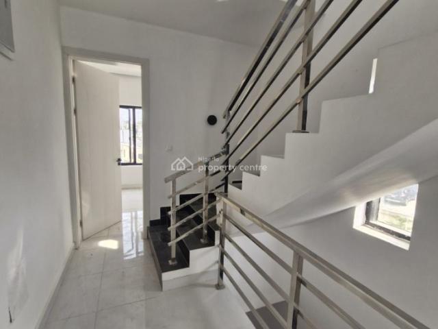 Detached house for sale in Eti Osa, Lagos