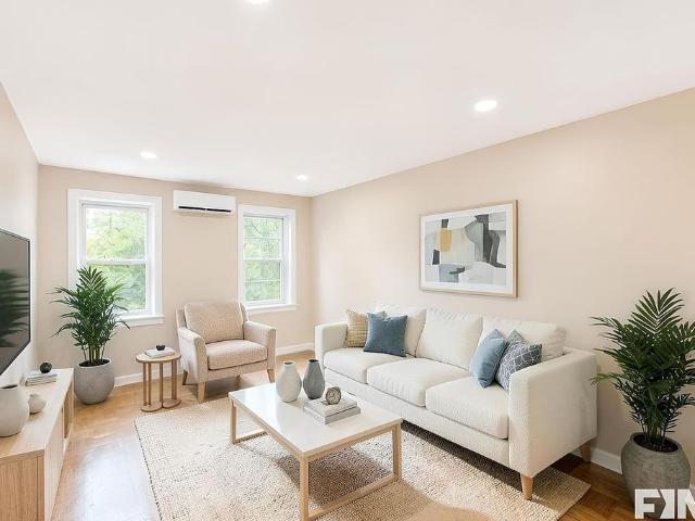 Detached House for rent in Arverne, New York