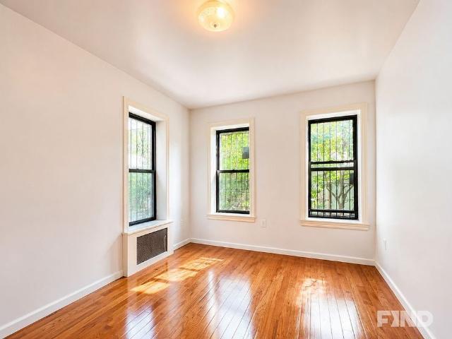 Detached House for rent in Arverne, New York