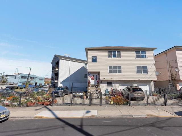 Detached House for sale in Newark, New Jersey