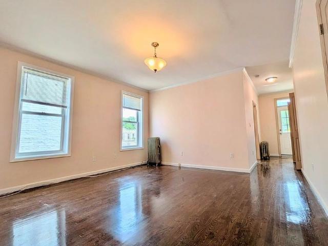 Detached House for rent in Arverne, New York