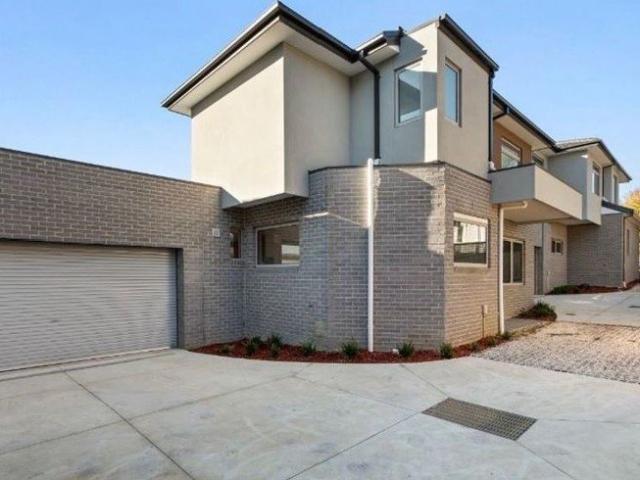 Townhouse for rent in Mont Albert North, Melbourne