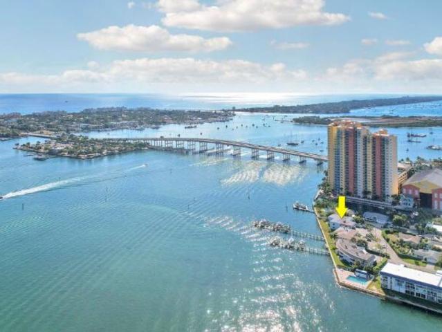 Townhouse for rent in Riviera Beach, Florida