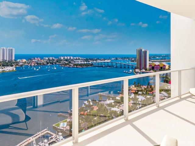 House for sale in Lake Park