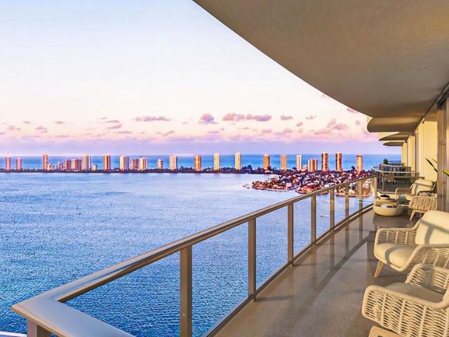 House for sale in Lake Park