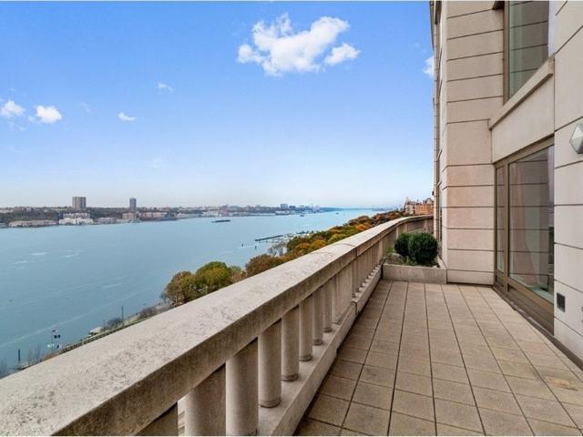 Apartment for sale in Arverne, New York