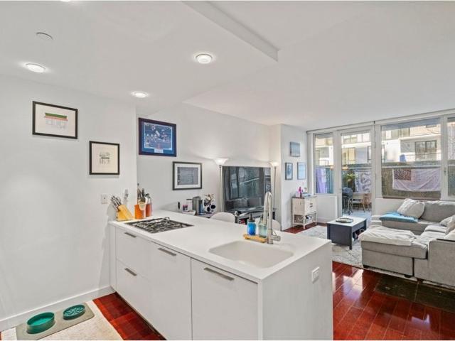 Apartment for sale in Arverne, New York