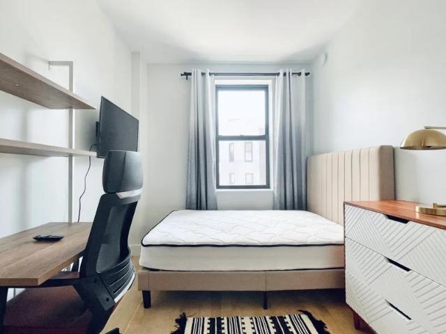 Room for rent in Arverne, New York
