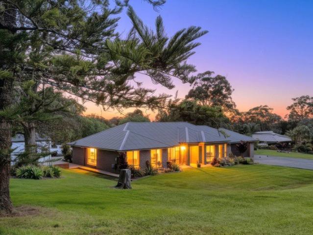 Cottage for sale in Pipers Bay, Forster