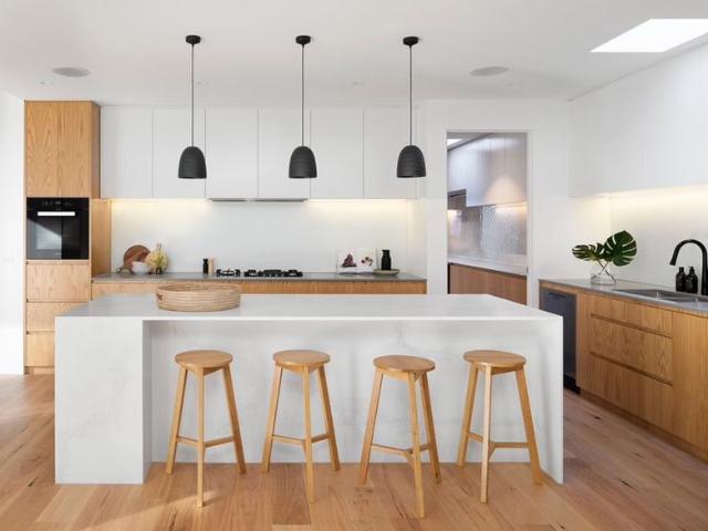 Cottage for sale in Beachmere, Queensland