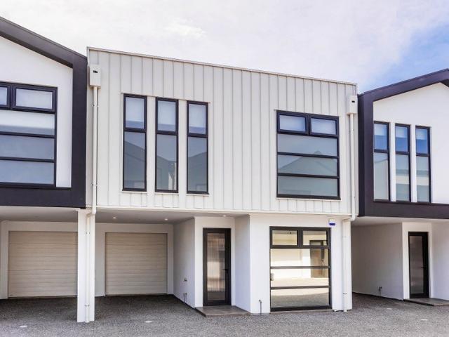 Townhouse for rent in Woodville, Adelaide