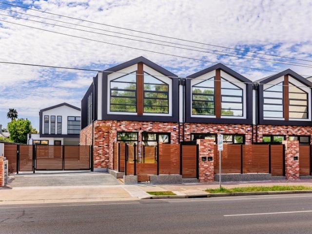 Townhouse for rent in Woodville, Adelaide