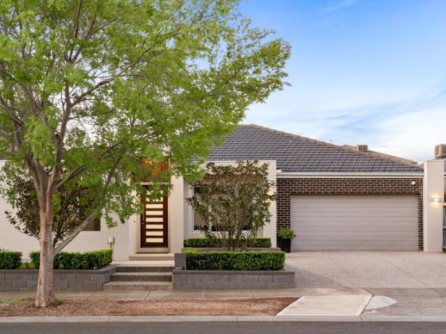 House for sale in Taylors Hill, Melbourne
