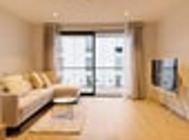 Townhouse for sale in Chaslands, Canterbury