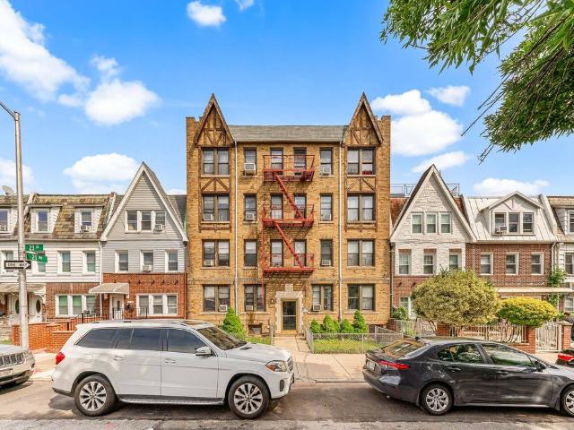 Detached House for sale in Queens, Arverne