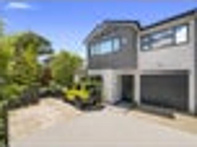 Townhouse for sale in Paremoremo